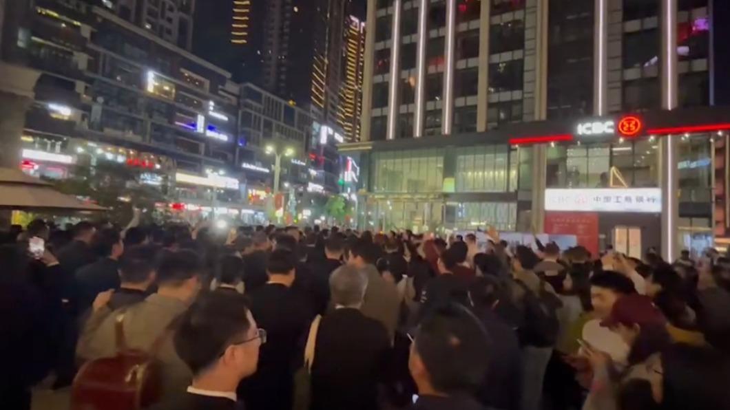 馬英九所到之處皆擠滿人潮。(圖/馬英九辦公室提供)