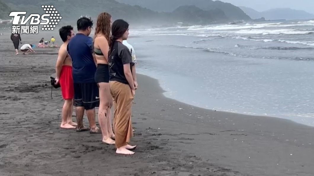 當時同行友人在岸上焦急等待,但印尼籍學生仍失聯。(圖/TVBS資料畫面)