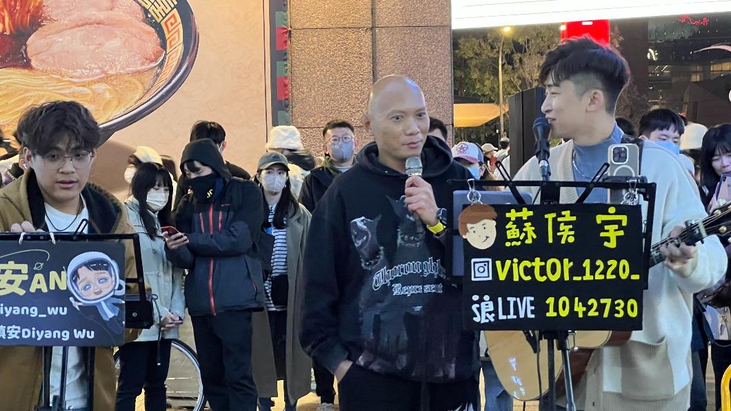 香港鬼王快閃信義區開唱! 揪在台港人拍片「緬懷張國榮」