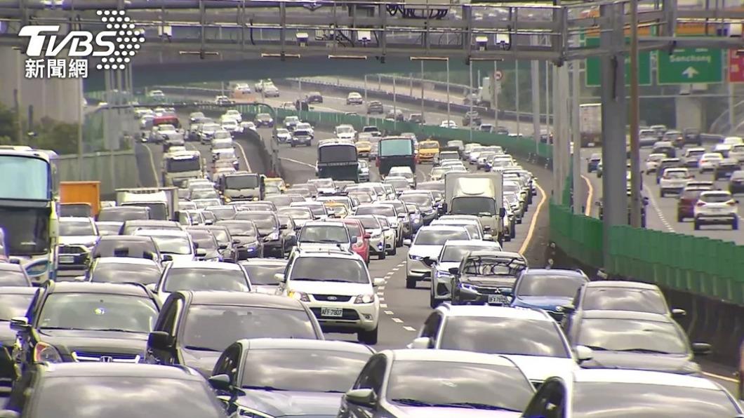 網友認為自動駕駛能夠改善塞車問題。(圖/TVBS資料照)