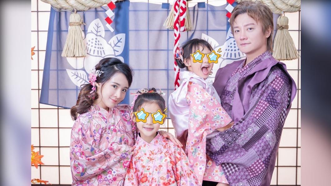 阿沁（右）和花花婚後育有2個女兒，家庭生活相當美滿。（圖／翻攝自花花臉書）