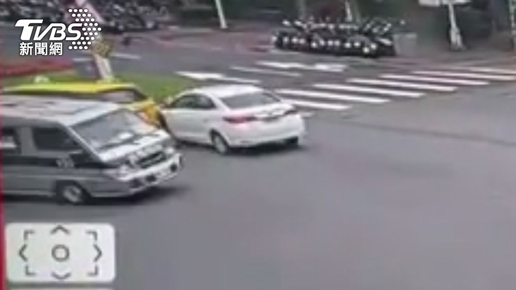 車禍造成3人受傷。(圖/TVBS)