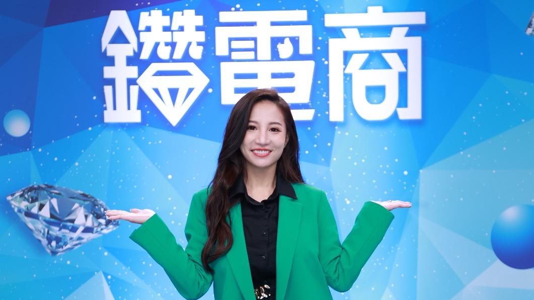 揮霍成癮!女星月撒2萬搭小黃 突「轉行擺路邊攤」近況曝
