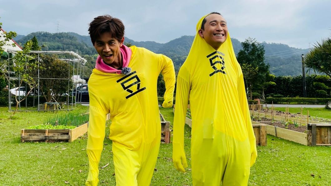 阿翔與浩子特地變裝成豆皮。(圖/民視提供)