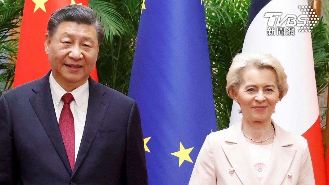 習近平6日在北京人民大會堂會見歐盟執委會主席范德賴恩(Ursula von der Leyen)。(圖/達志影像美聯社)