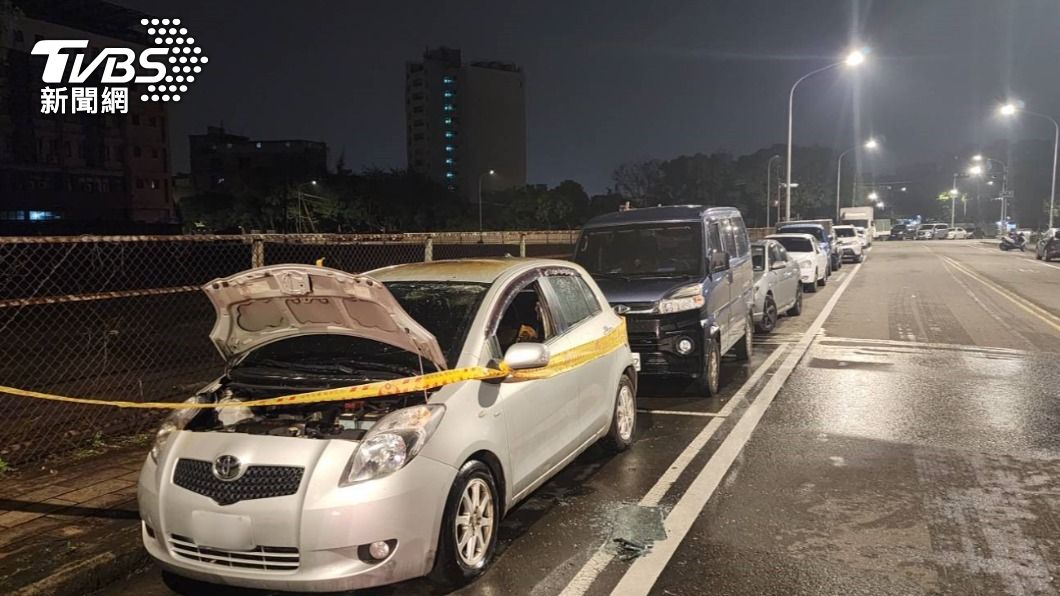 黃男到案時不願告知為何燒車。(圖/警方提供)