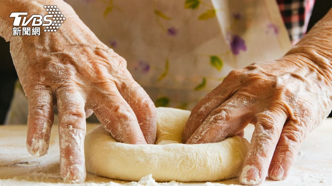 90多歲阿祖煮一桌菜　孫只想吃「微波雞塊」　舅身教惹哭萬人