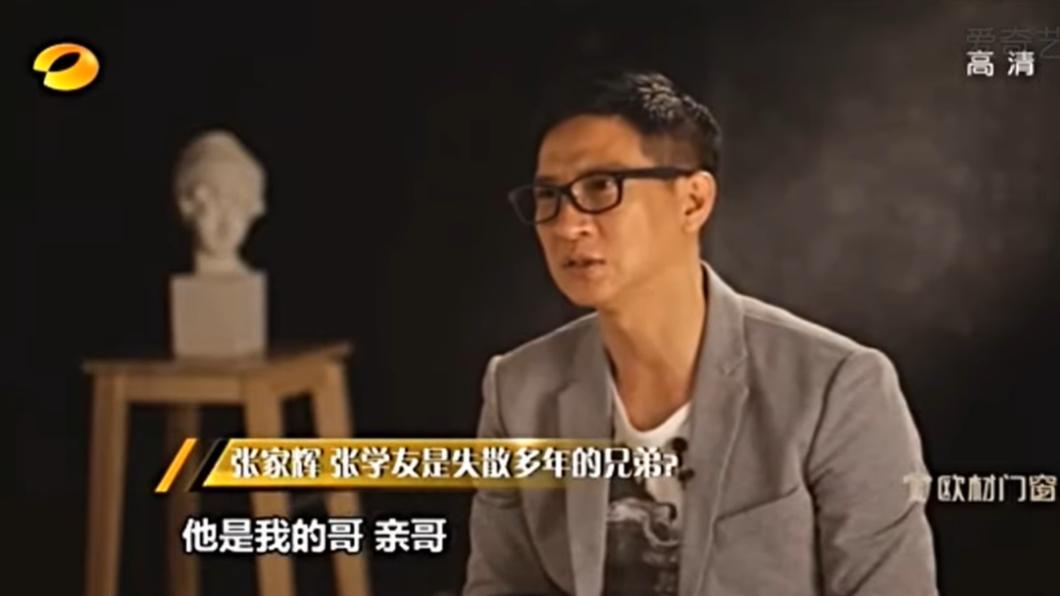 張家輝打趣自爆是「歌神的親弟」。（圖／翻攝自《新聞當事人》）