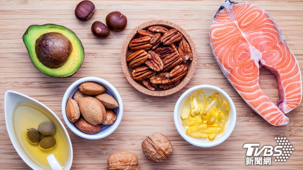 素食者可透過亞麻籽油、堅果來補充DHA。(示意圖/shutterstock達志影像)