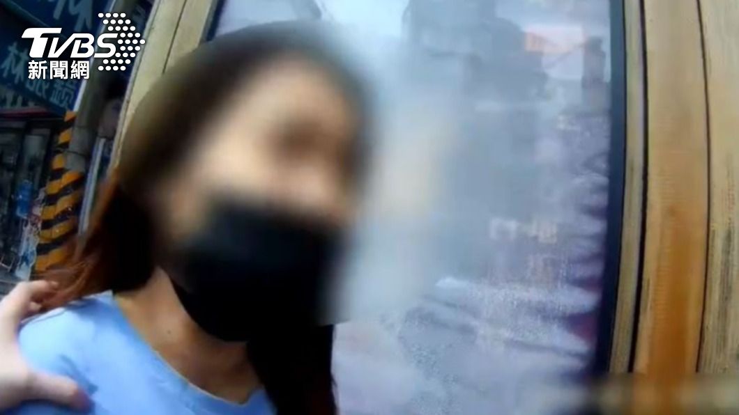 女毒蟲未定期驗尿還違規穿越馬路 警攔查果然「身藏毒露」