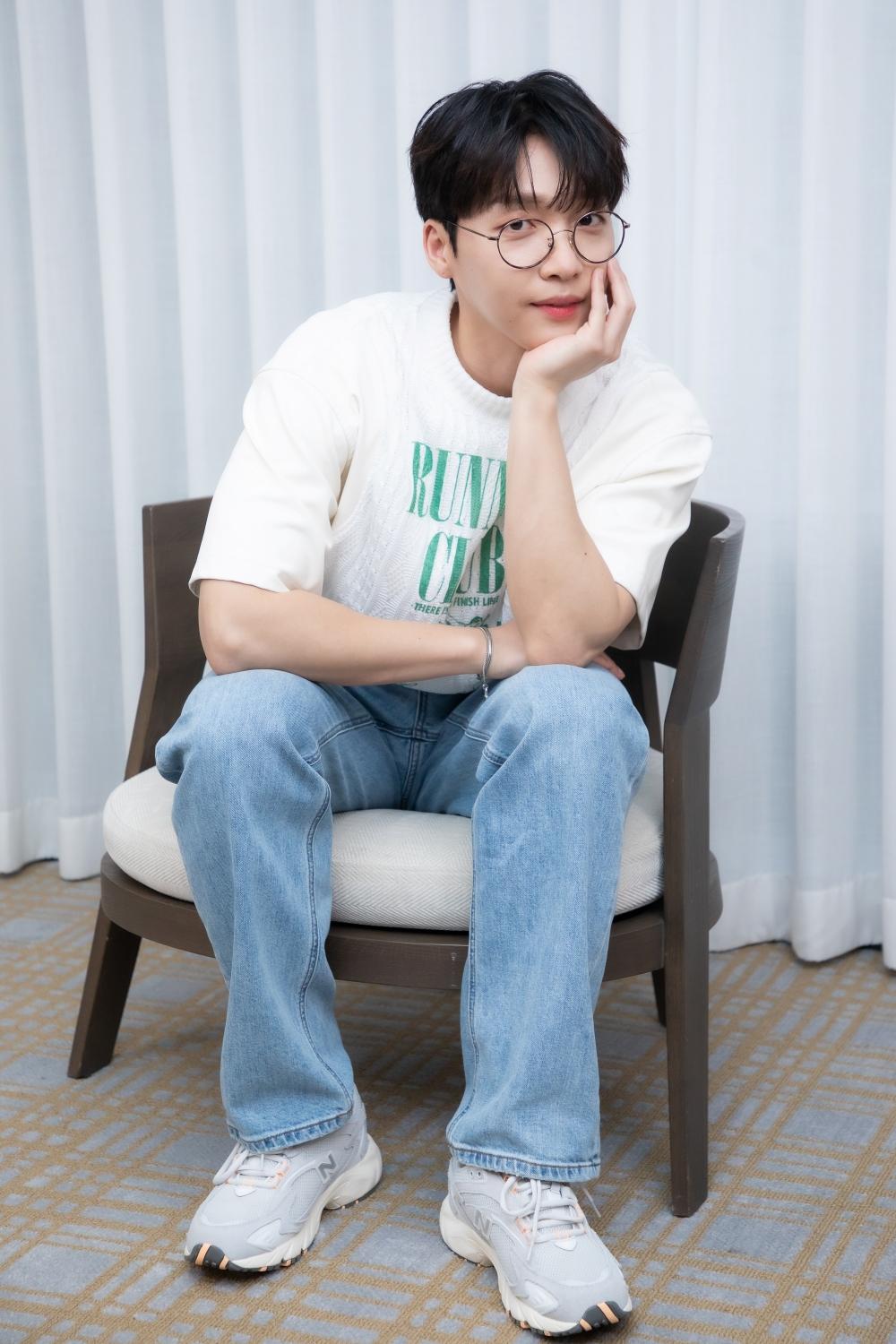 鄭世雲最近接下青少年綜藝節目的主持棒,也自曝20歲時曾做過的瘋狂事。(圖/映珈娛樂提供)