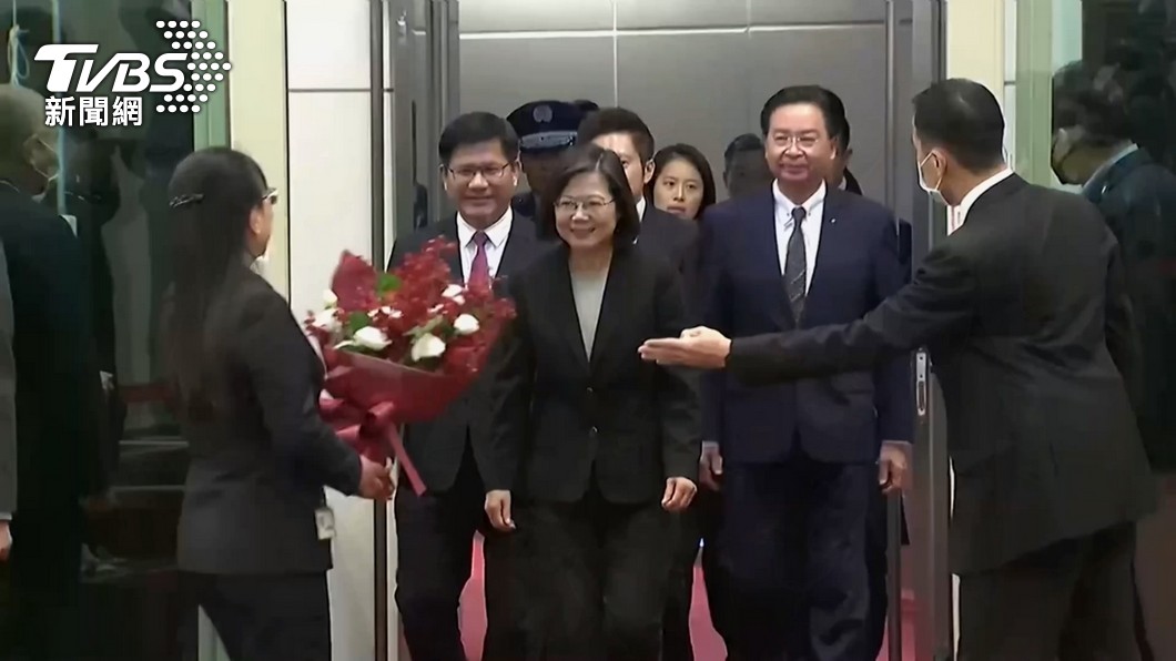 總統蔡英文7日晚間出訪返台。(圖/TVBS)