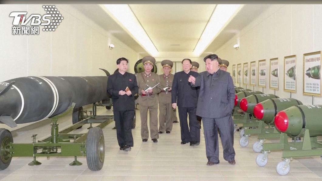 金正恩與一眾高級軍官在秘密地點視察。（圖／達志影像路透社）