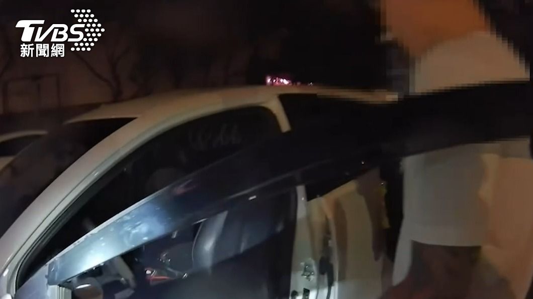又是你!前1天才持毒被抓 毒蟲違停抽毒菸又GG了
