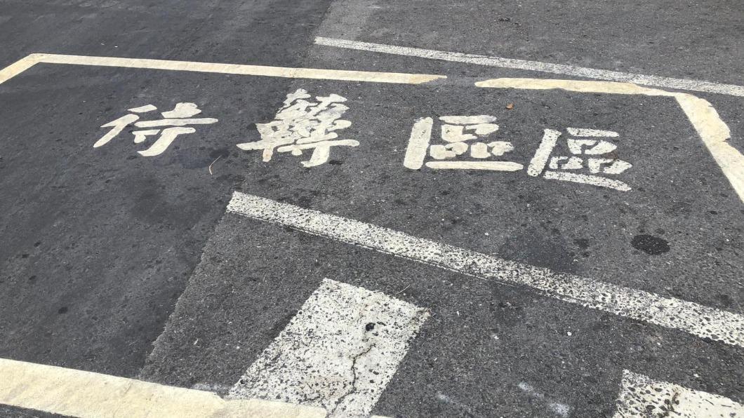 疊字裝可愛?高雄「待轉區區」遭虧當代藝術 養工處磨掉了