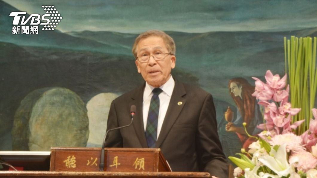 柯威霖的弟弟柯吉文在追思會中分享與懷念其二哥多彩多姿的一生。(圖/中央社)