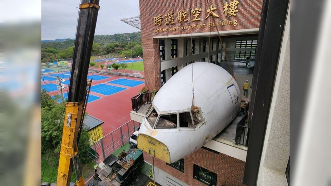 波音777機頭進駐校園 朝陽科大情境教室模擬飛的感覺