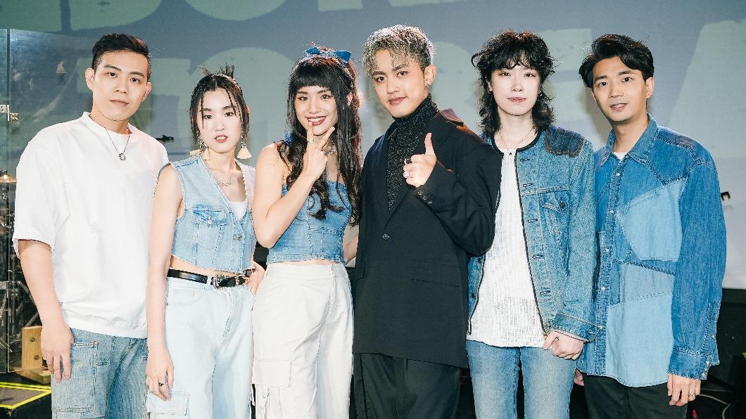 高有翔因拍攝音樂實境節目和金曲獎最佳演唱組合得主尋人啟事相識。（圖／滾石唱片提供）