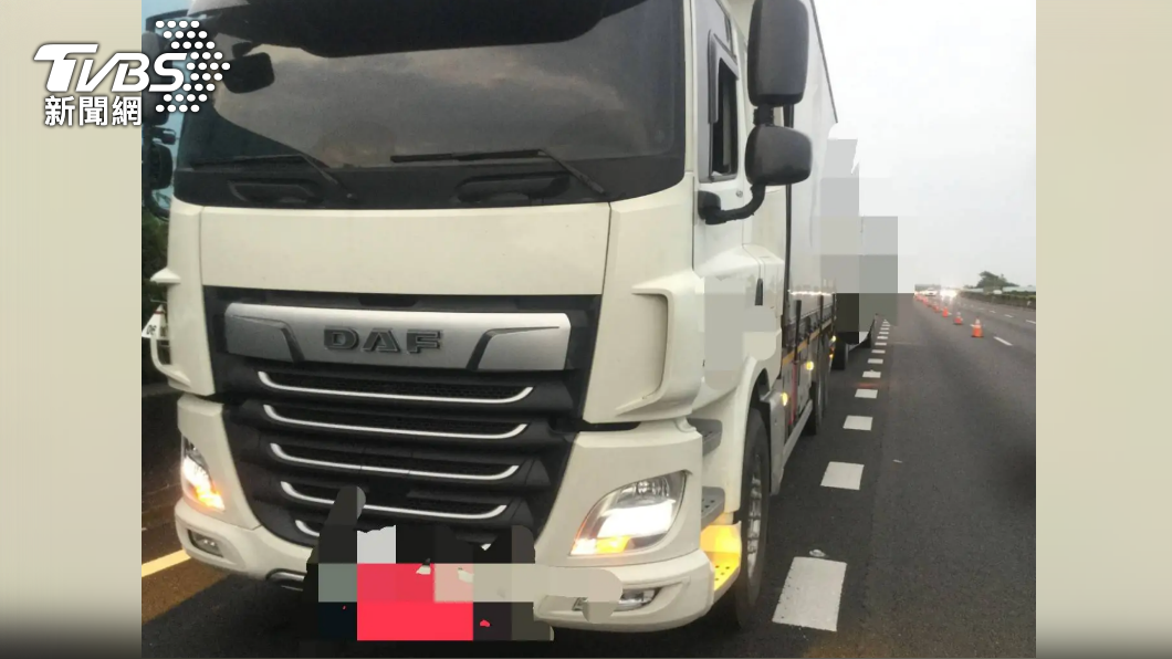 肇事的聯結車。(圖/TVBS)