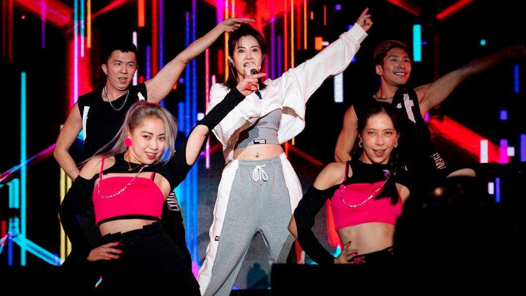 徐懷鈺不藏了!辣秀S曲線「肚臍環曝光」 認壓力大吐心聲