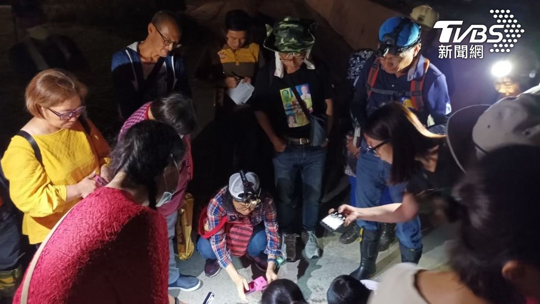民眾泡湯之外還可以DIY體驗在地手洗愛玉及植物染(高市觀光局提供)