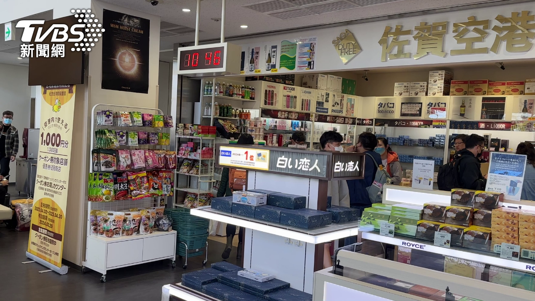佐賀機場較小在非管制區有3家免稅店、管制區1家。(圖/葉韋辰攝)