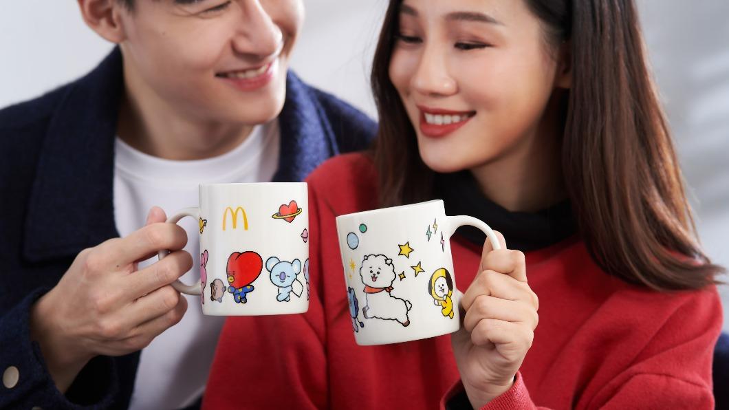 BT21陶瓷餐具三件組中的BT21馬克杯。（圖／麥當勞提供）