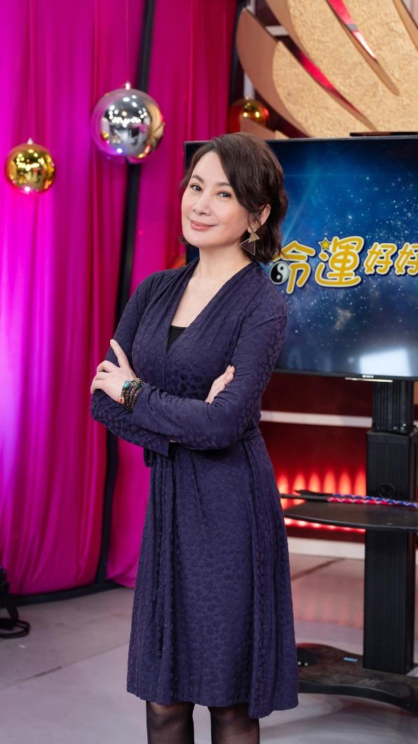 陳亞蘭近期忙主持和拍戲。(圖/JET提供)
