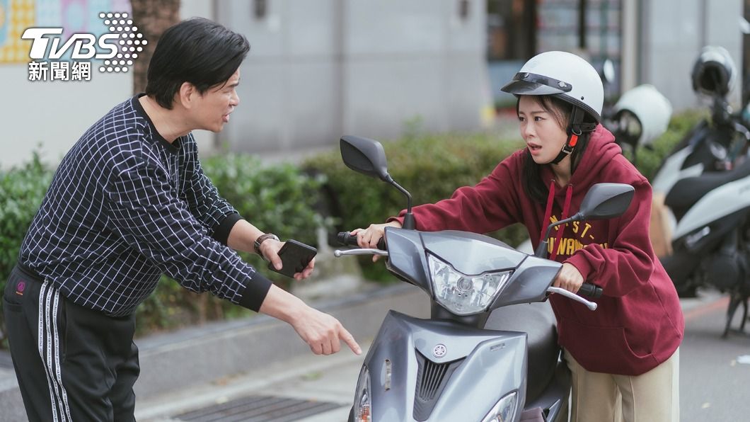 《機智》小蘋果驚遇車禍!撞上超跑恐賠50萬 竟讚對方好溫暖