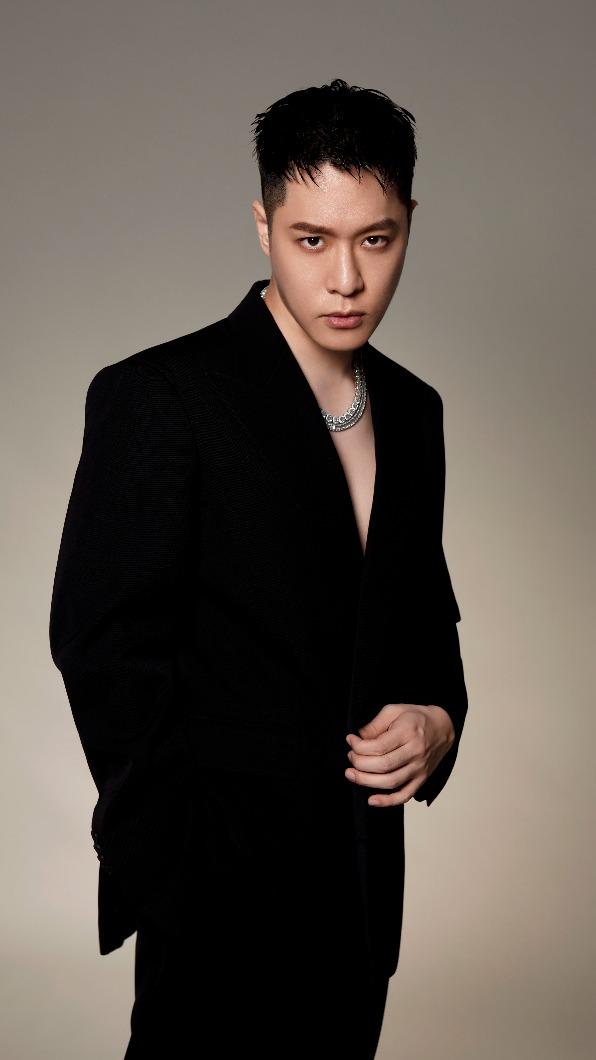 周湯豪6月將在高雄巨蛋開唱，預告給歌迷誠意滿滿的演出。（圖／環球音樂提供）