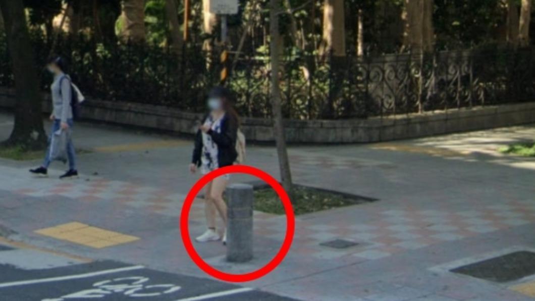 台灣也有保護行人的水泥柱,不過沒有像英國的這麼嚇人。(圖/ Google Map)