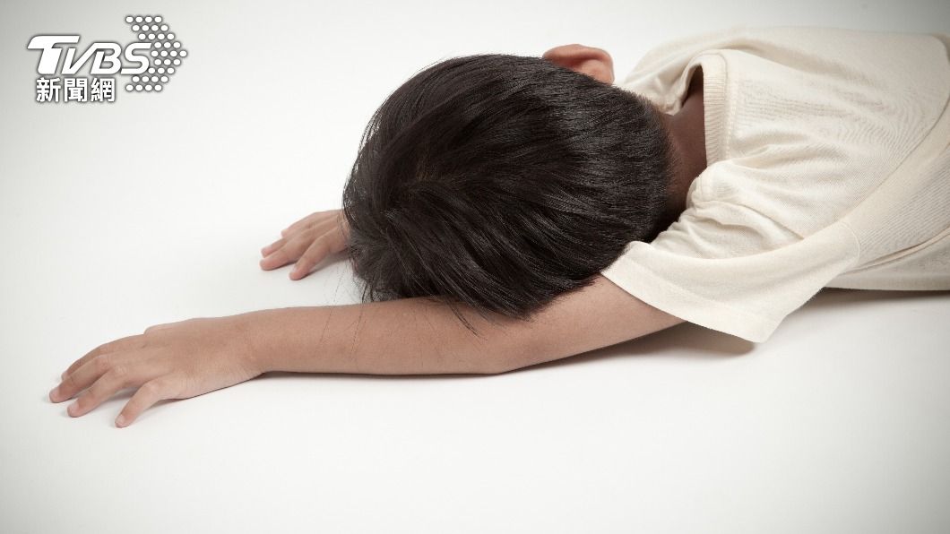 10歲男童遭父親凌虐致死,埋屍於龍眼樹下。(示意圖,與本文無關/shutterstock達志影像)
