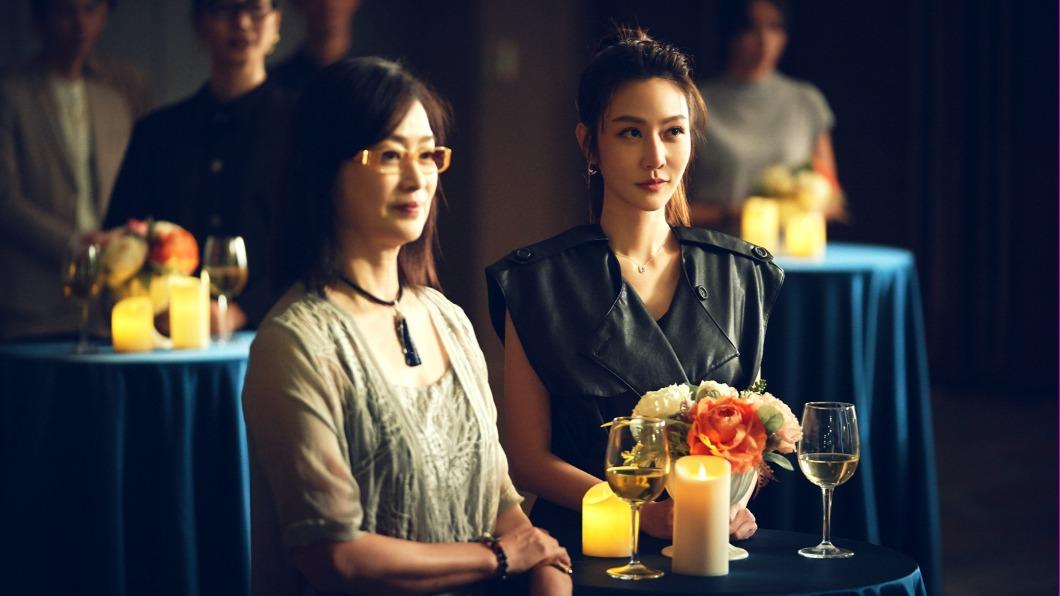 曾莞婷(右)與劉瑞琪在劇中母女倆都是狠角色。(圖/三立提供)