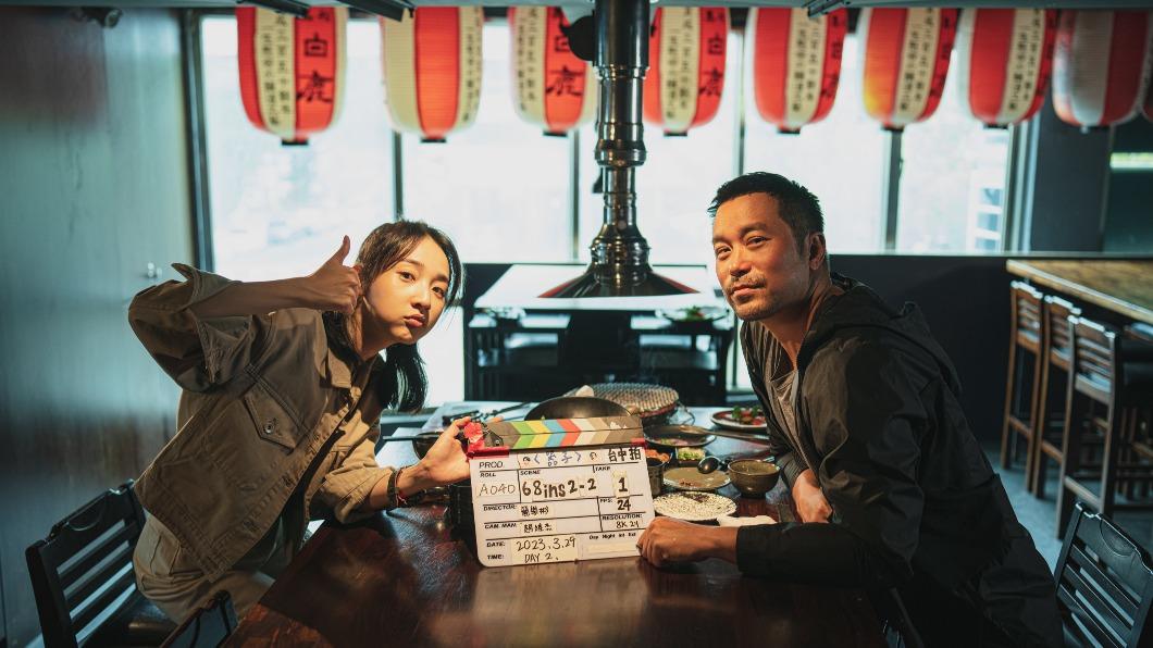 張孝全、李沐留下開心殺青照。(圖/華映娛樂提供)