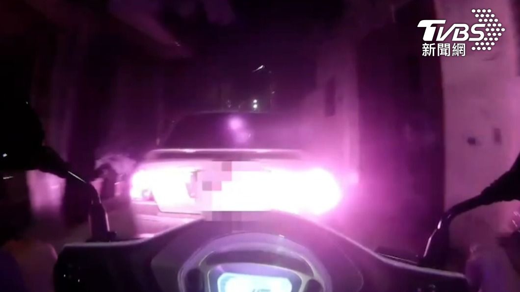 員警一路跟車攔查。(圖/TVBS)