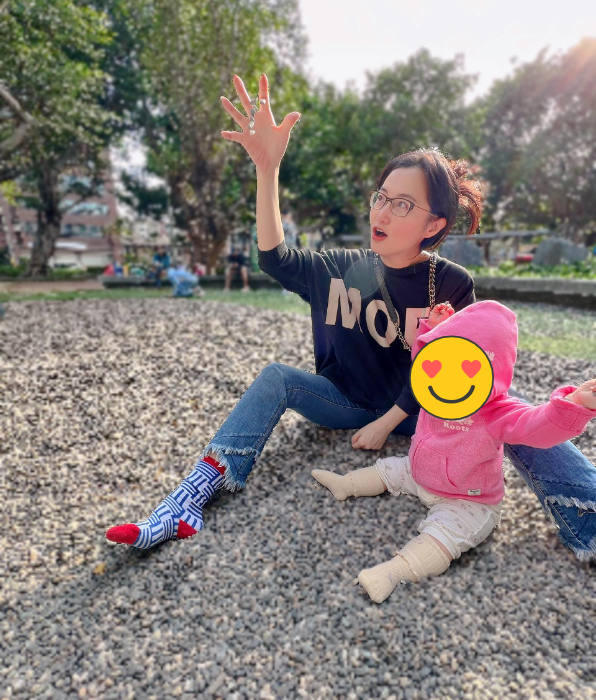 這個階段的寶寶手速相當快。(圖/翻攝自臉書)