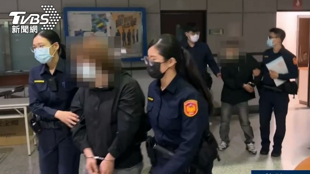 情侶檔遭警方送辦,無辜愛犬被留在派出所。(圖/TVBS)