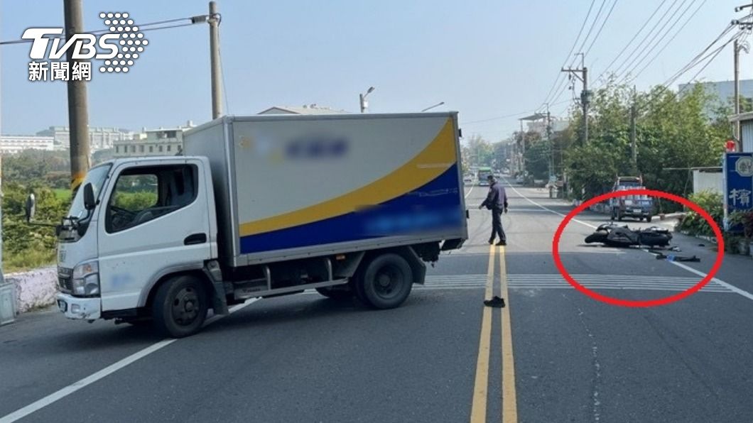 貪方便毀一命！宅配車雙黃線迴轉　重機騎士直行撞上摔飛亡