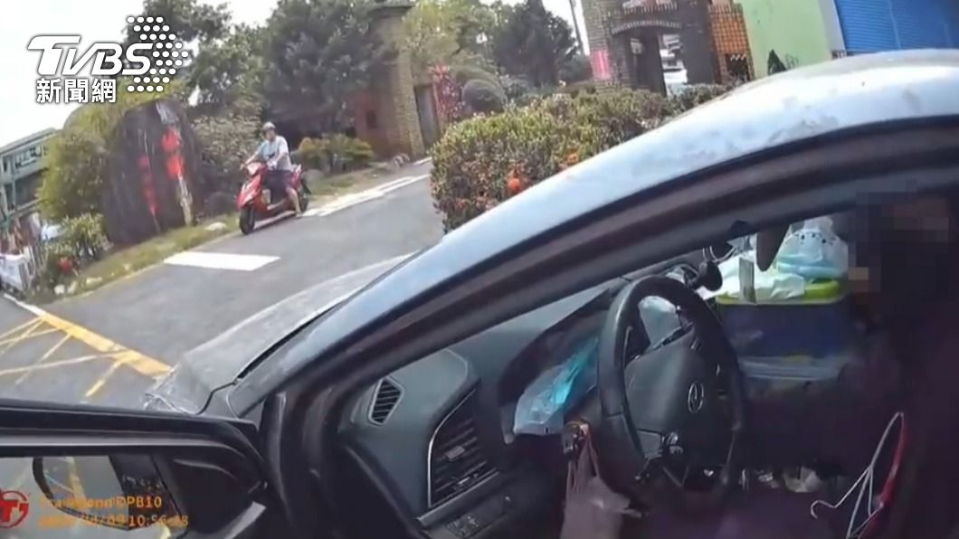 車上全是家當和垃圾。（圖／TVBS）