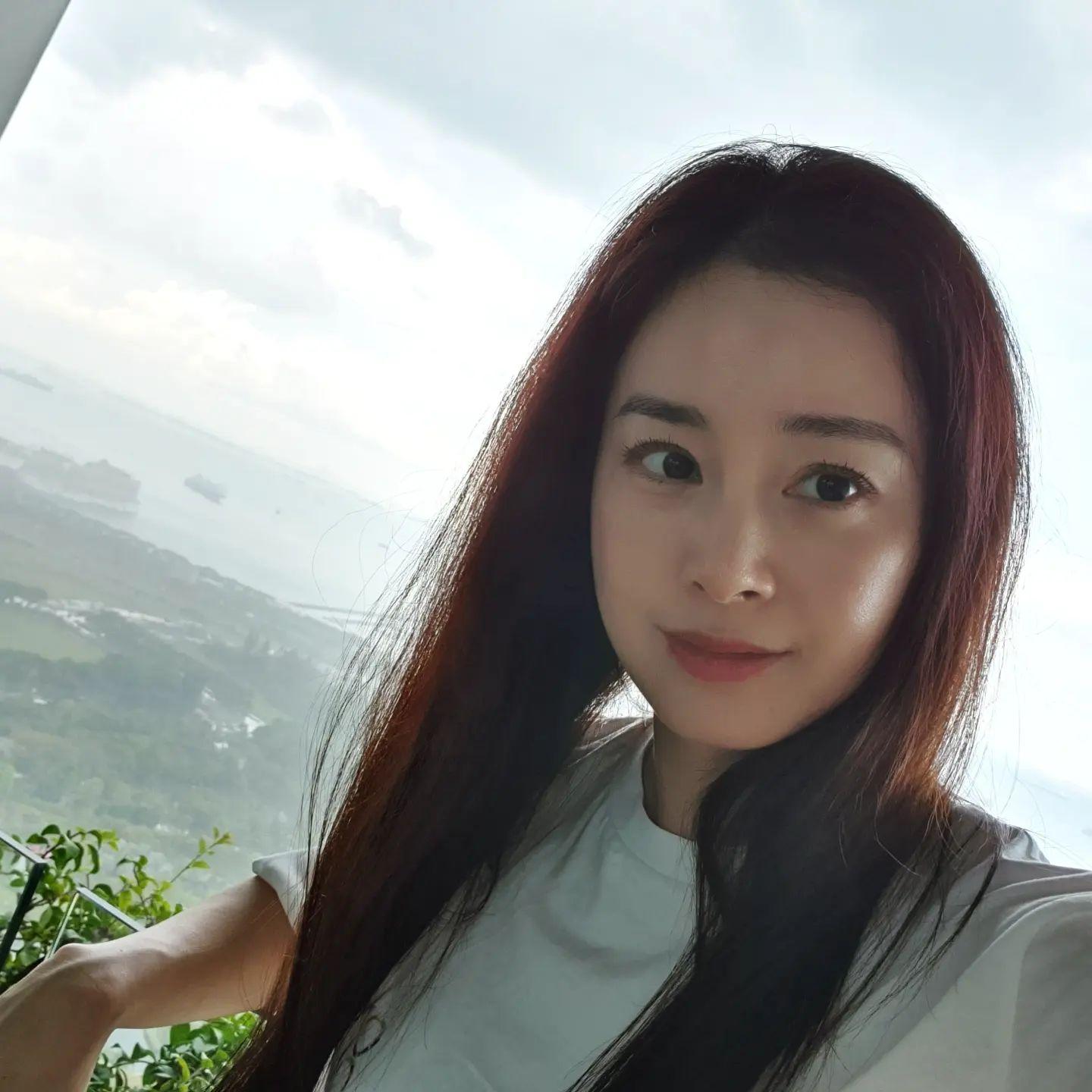Rain的老婆金泰希10日在IG曬出女神美貌。(圖/翻攝自金泰希IG)