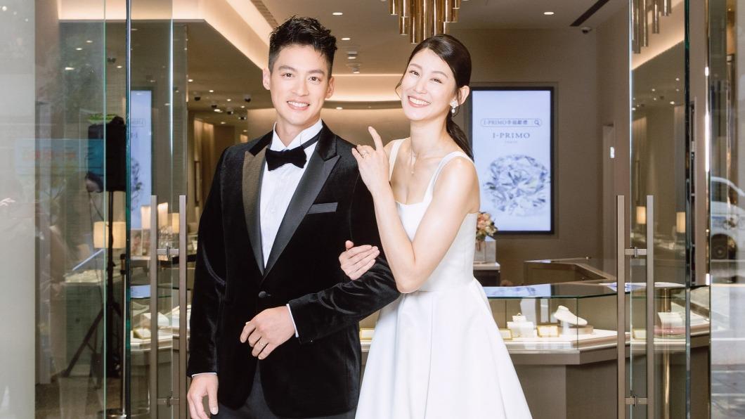 趙孟姿披白紗美炸!許孟哲看呆 夫妻同框曝第三胎計畫