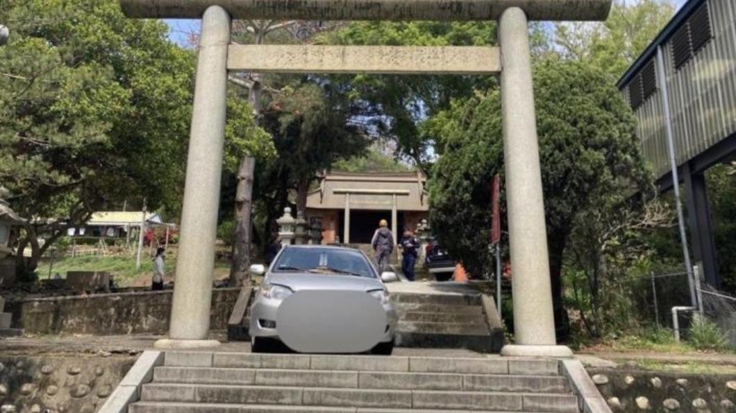 王男與家人在該處卡了40分鐘。（圖／苗栗警方提供）