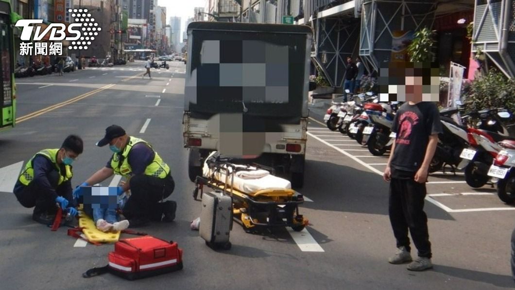 行人地獄!小貨車左轉搶快 日籍婦走斑馬線也被撞