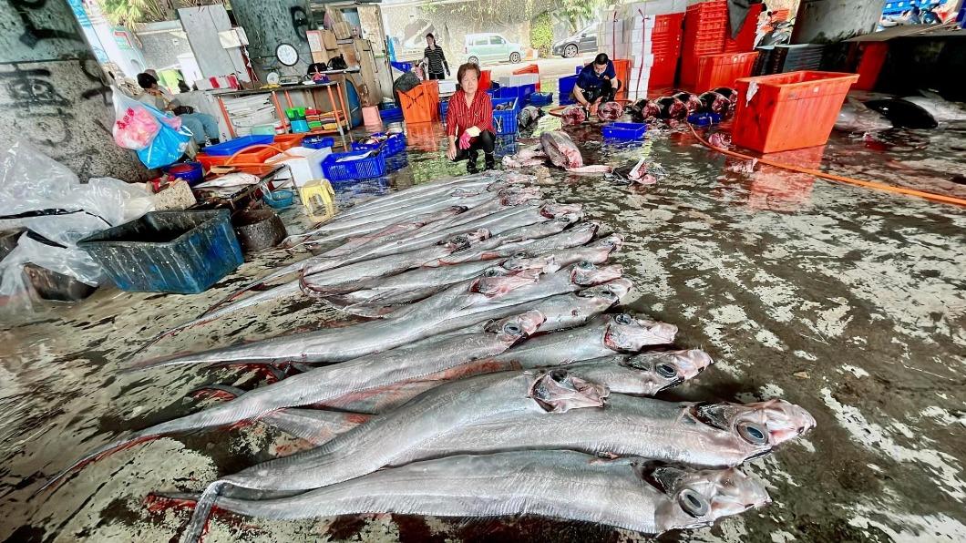 這批地震魚總重量高達400多公斤。(圖/翻攝自阿春新鮮魚貨-台東成功漁場臉書)