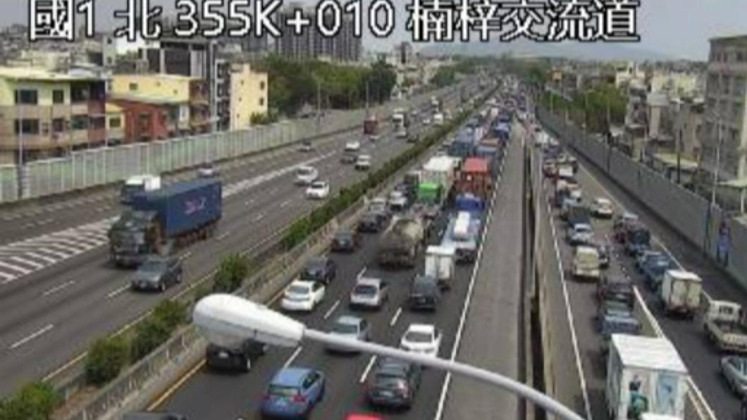 車流回堵到楠梓。(圖/翻攝自高公局)