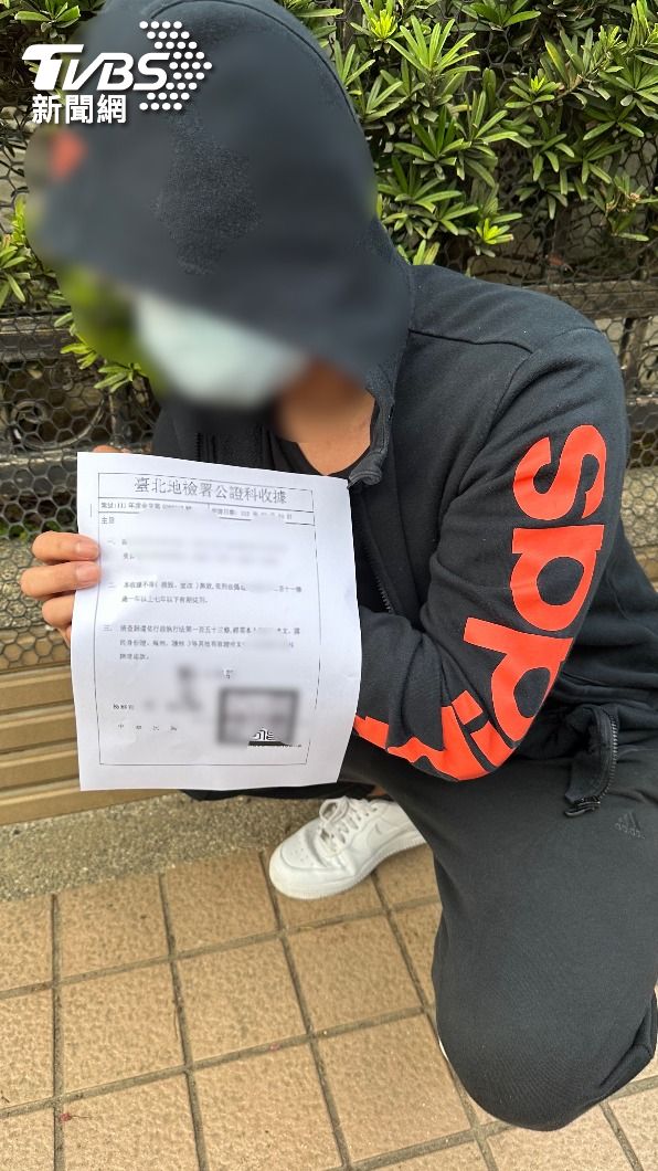 犯嫌持偽造公文騙老翁。(圖/TVBS)