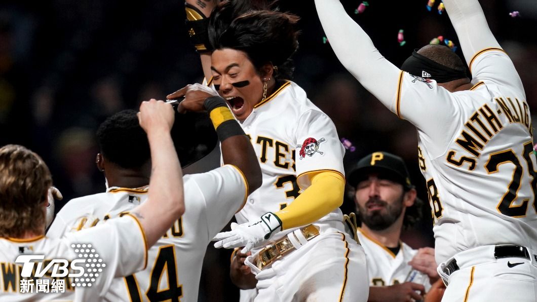 MLB/驚人3分再見轟成英雄 韓籍帥哥嗨翻海盜主場
