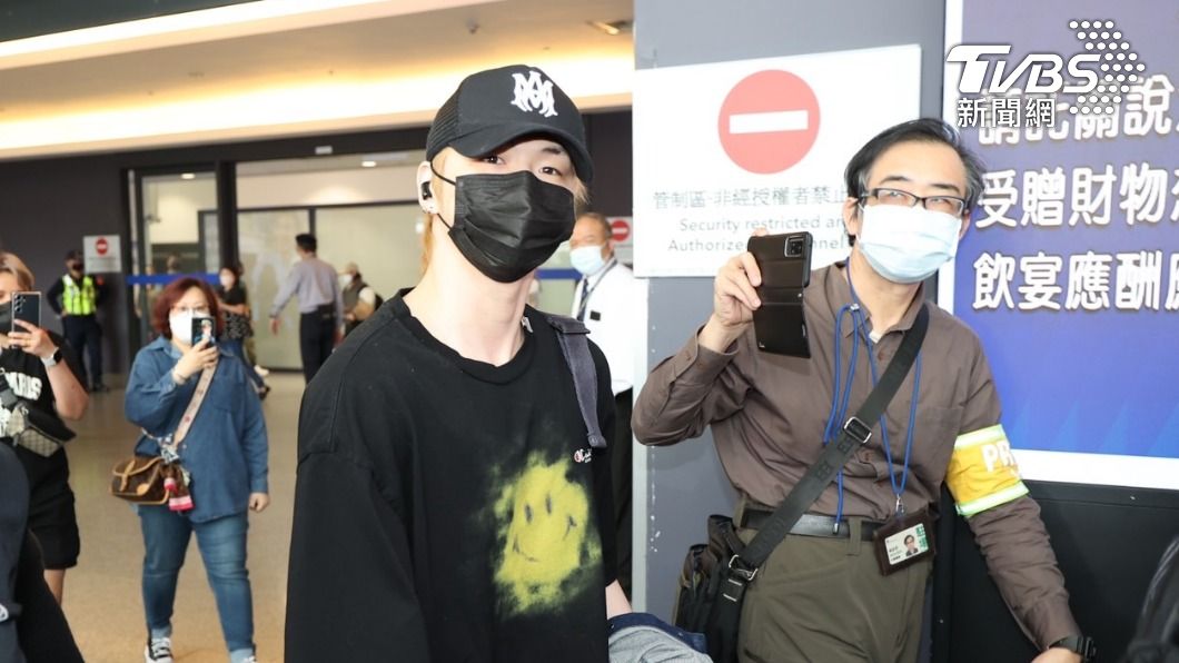 姜丹尼爾約中午就到台灣，不過在關內待上頗久。（圖／黃城碩攝）