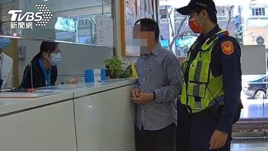 唐男近日透過網路上的廣告，加入股市報明牌群組。（圖／警方提供）