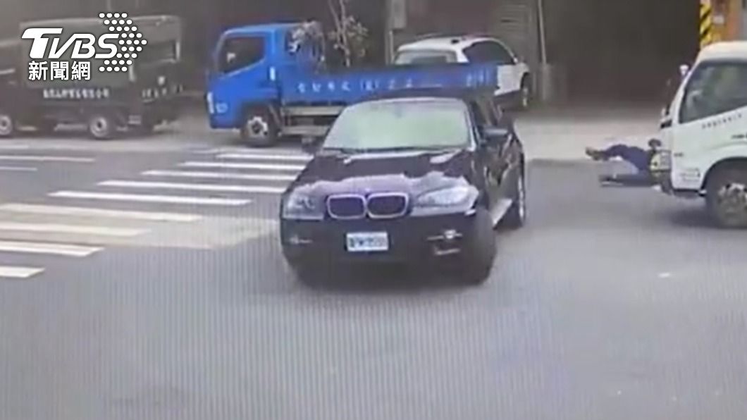 汐止傳槍響!槍砲通緝犯拒檢撞警車逃逸 1警員擦挫傷送醫